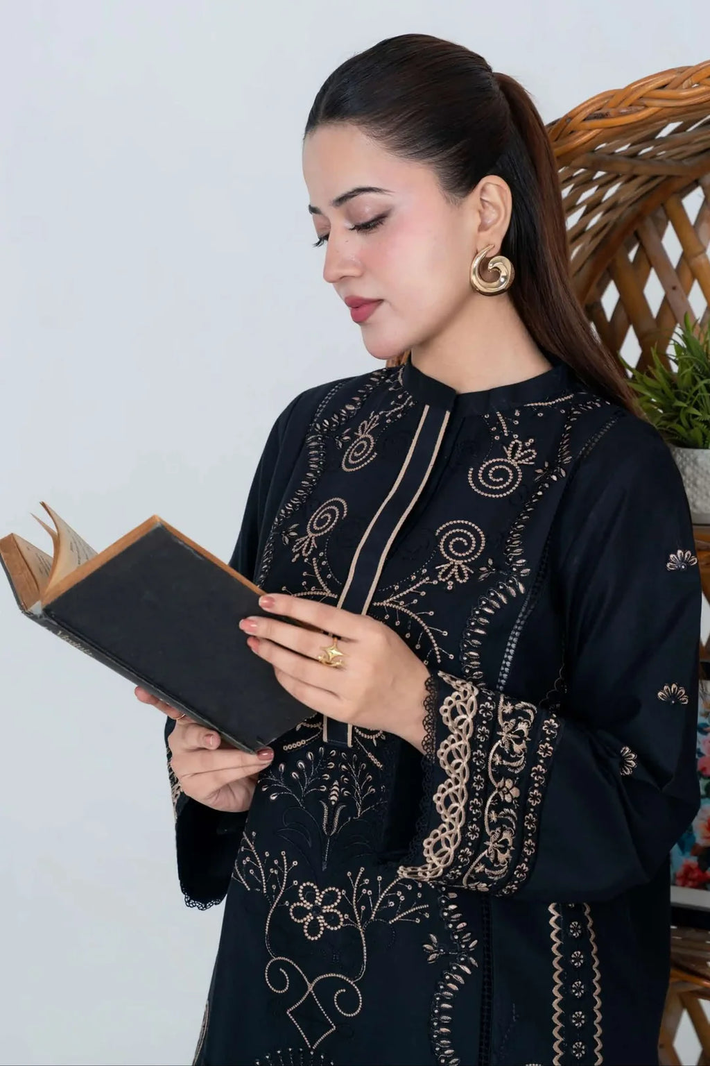 Elegant Black Embroidered Kurta with Intricate Border Detailing
