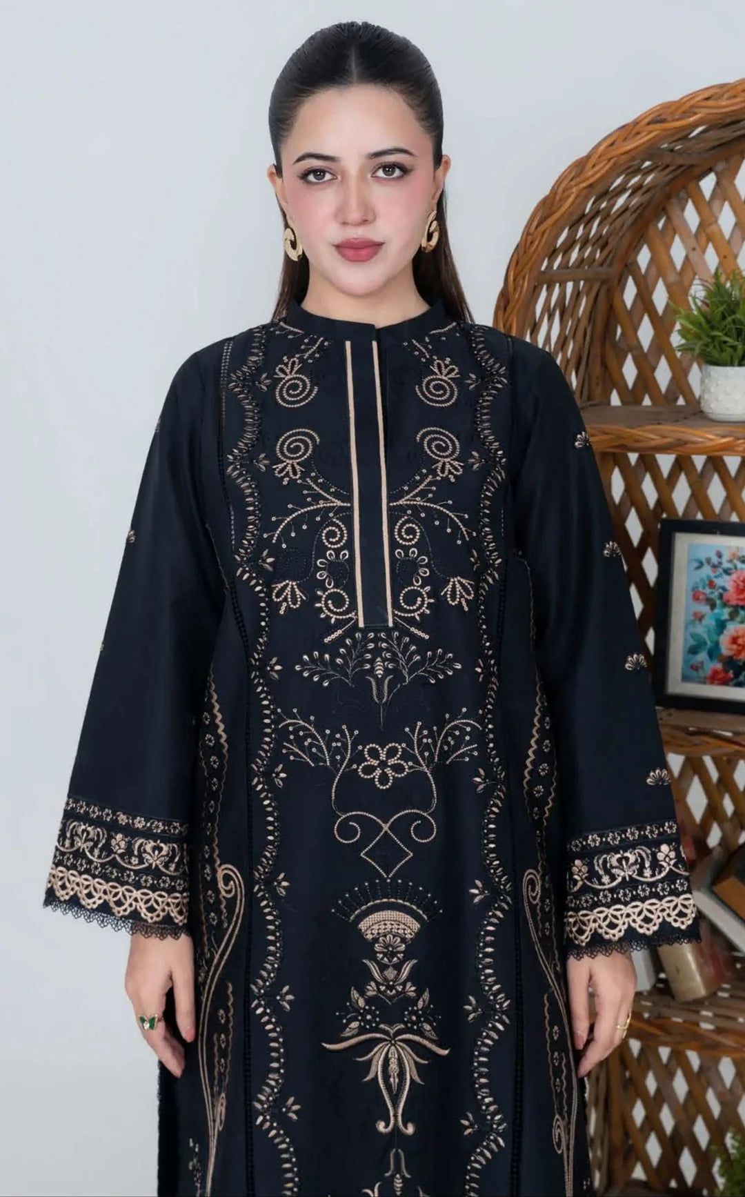 Elegant Black Embroidered Kurta with Intricate Border Detailing
