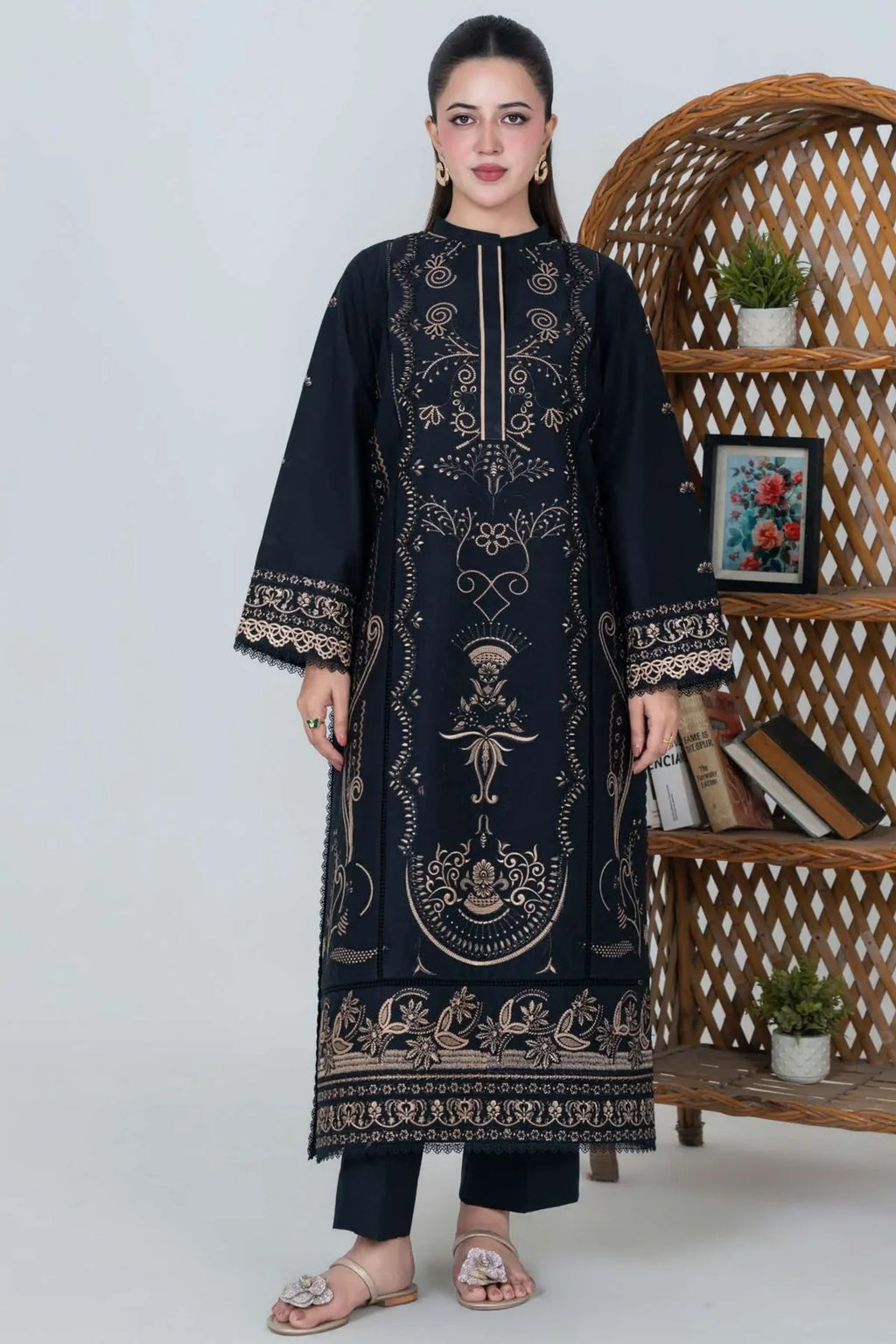 Elegant Black Embroidered Kurta with Intricate Border Detailing